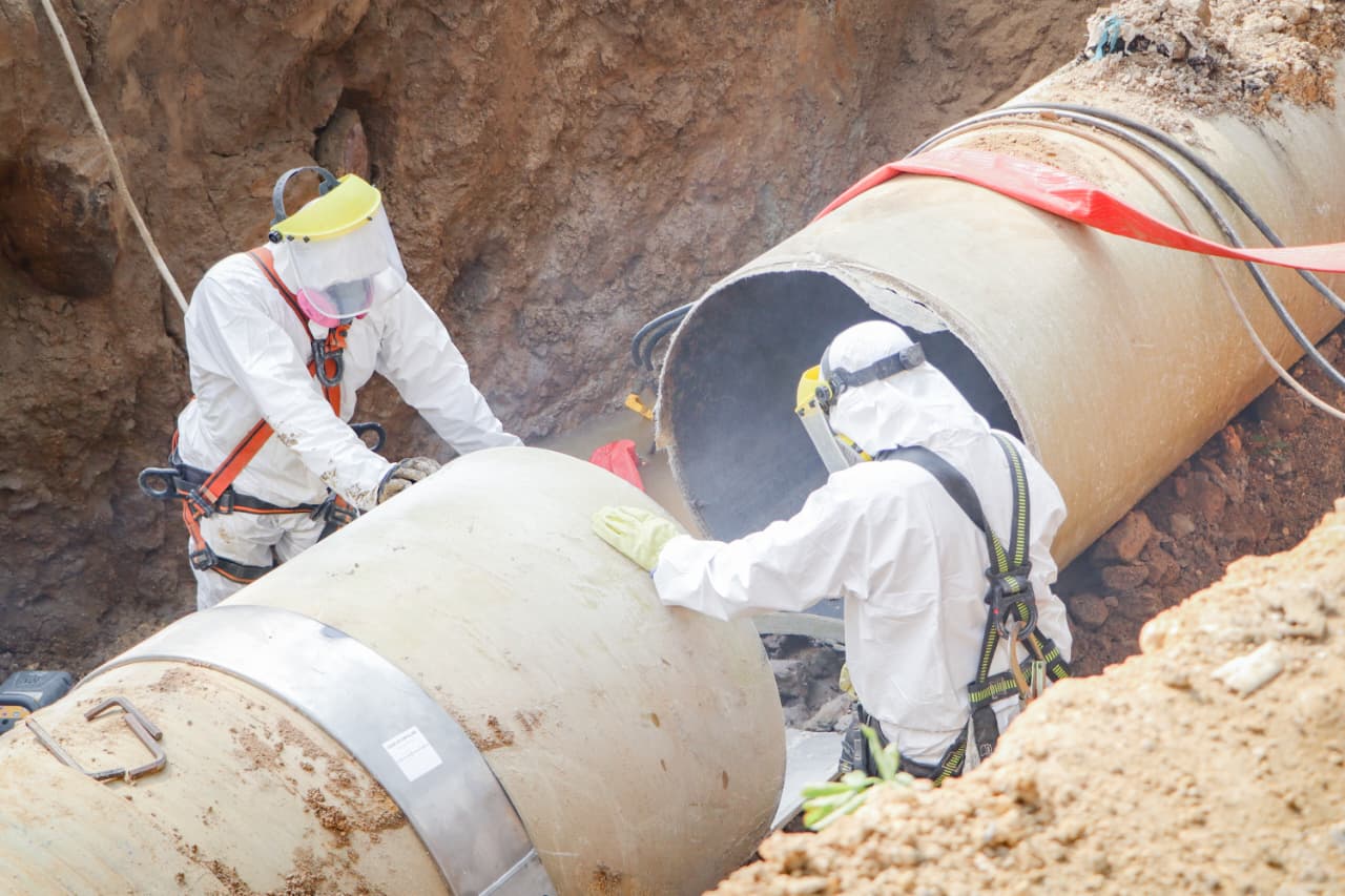 Avanzan con satisfacción los trabajos de reparación de la tubería averiada en henequen, reporta Acuacar.