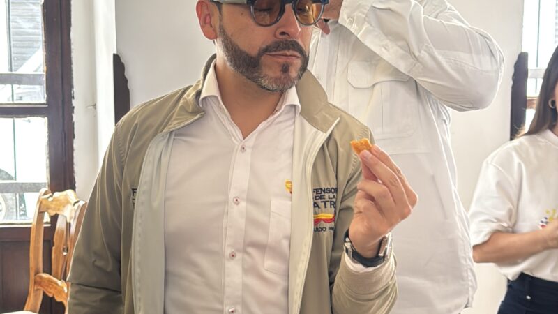 El candidato presidencial Abelardo de la Espriella lanza campaña ABC en tierra bomba, Bolívar, y recibe en sus filas a Sandra Bessudo.