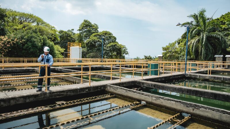 Ante avería, línea de conducción de agua cruda es atendida por cuadrillas de aguas de Cartagena