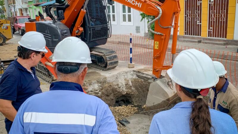 Un 70% alcanzan obras de renovación del alcantarillado sanitario en la avenida del Pedregal: Acuacar.