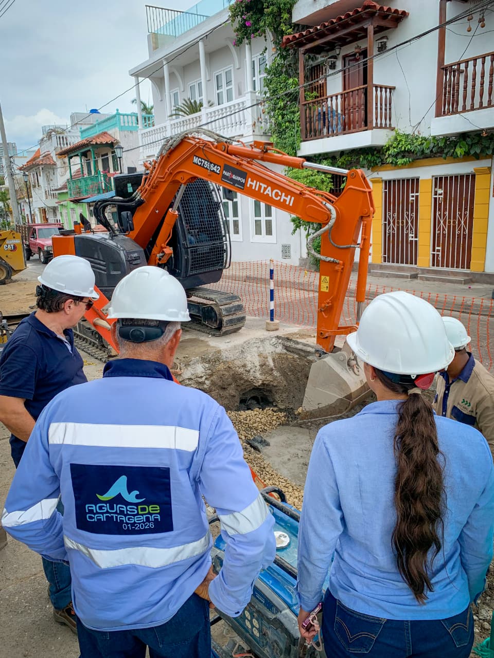 Un 70% alcanzan obras de renovación del alcantarillado sanitario en la avenida del Pedregal: Acuacar.