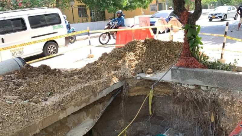 AGUAS DE CARTAGENA AVANZA EN LA REPARACIÓN DE LA CONDUCCIÓN DE AGUA CRUDA.