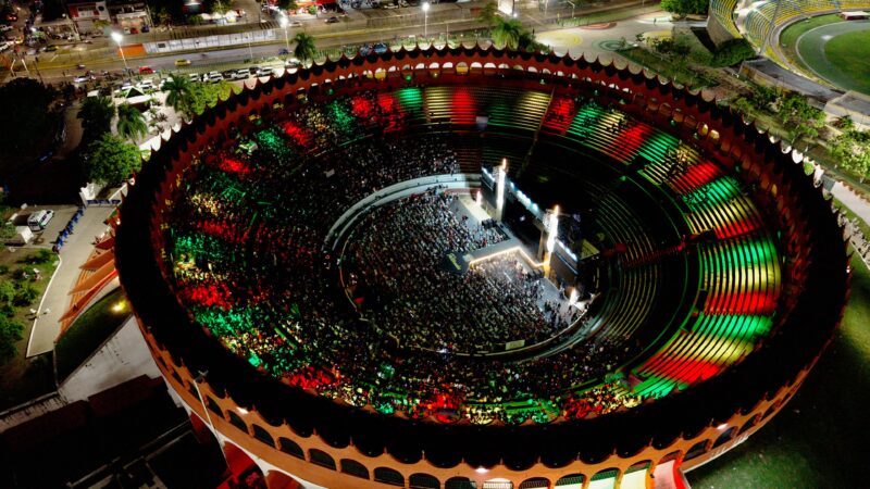 FestiBandas 2026 pone a vibrar a miles en la Plaza de Todos.