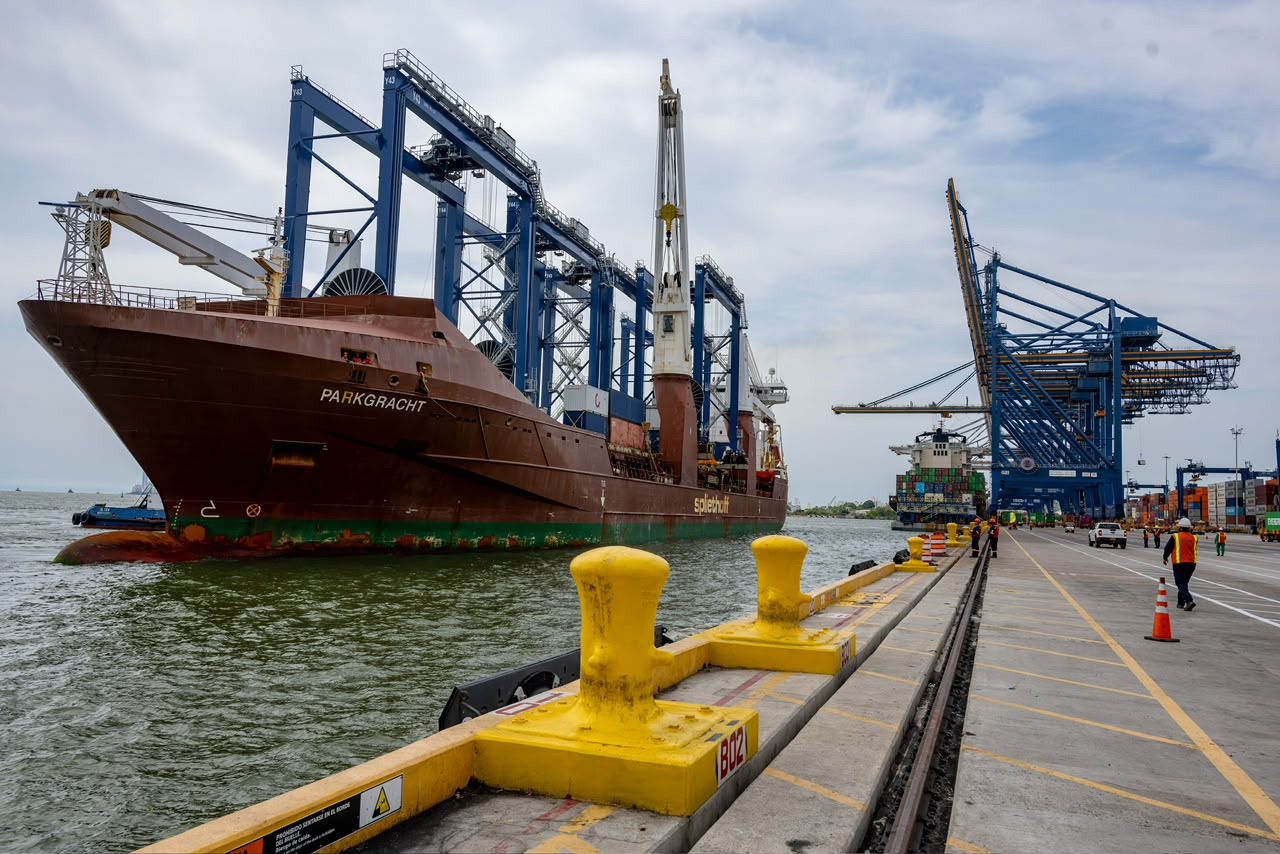Grupo Puerto de Cartagena recibe los primeros cinco de 25 RTG de última tecnología