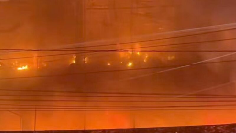 La Alcaldía Mayor de Cartagena, a través del Cuerpo de Bomberos y la OAGRD, informa que el incendio de grandes proporciones registrado en el barrio La Providencia, la noche del 29 de octubre, pudo ser controlado.